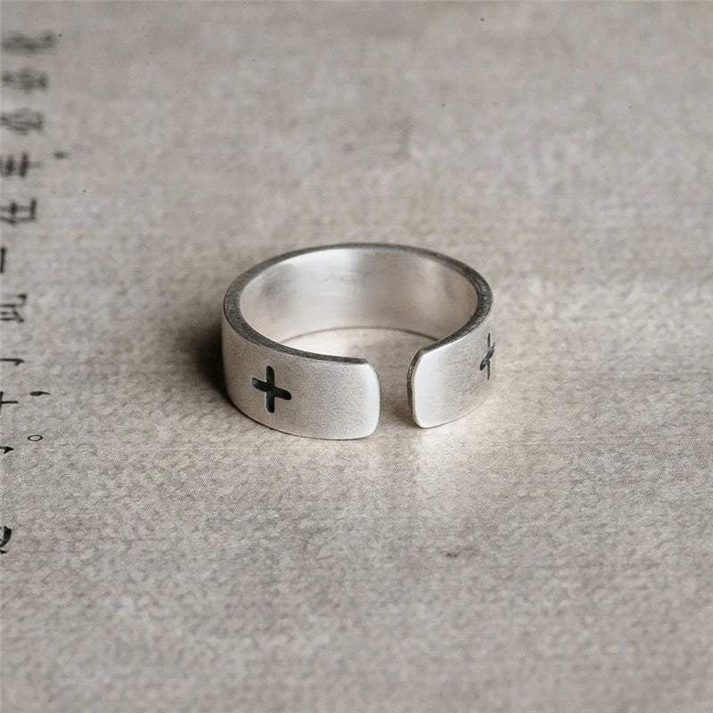CHRISTWRLD™ Silver-Crossed Ring